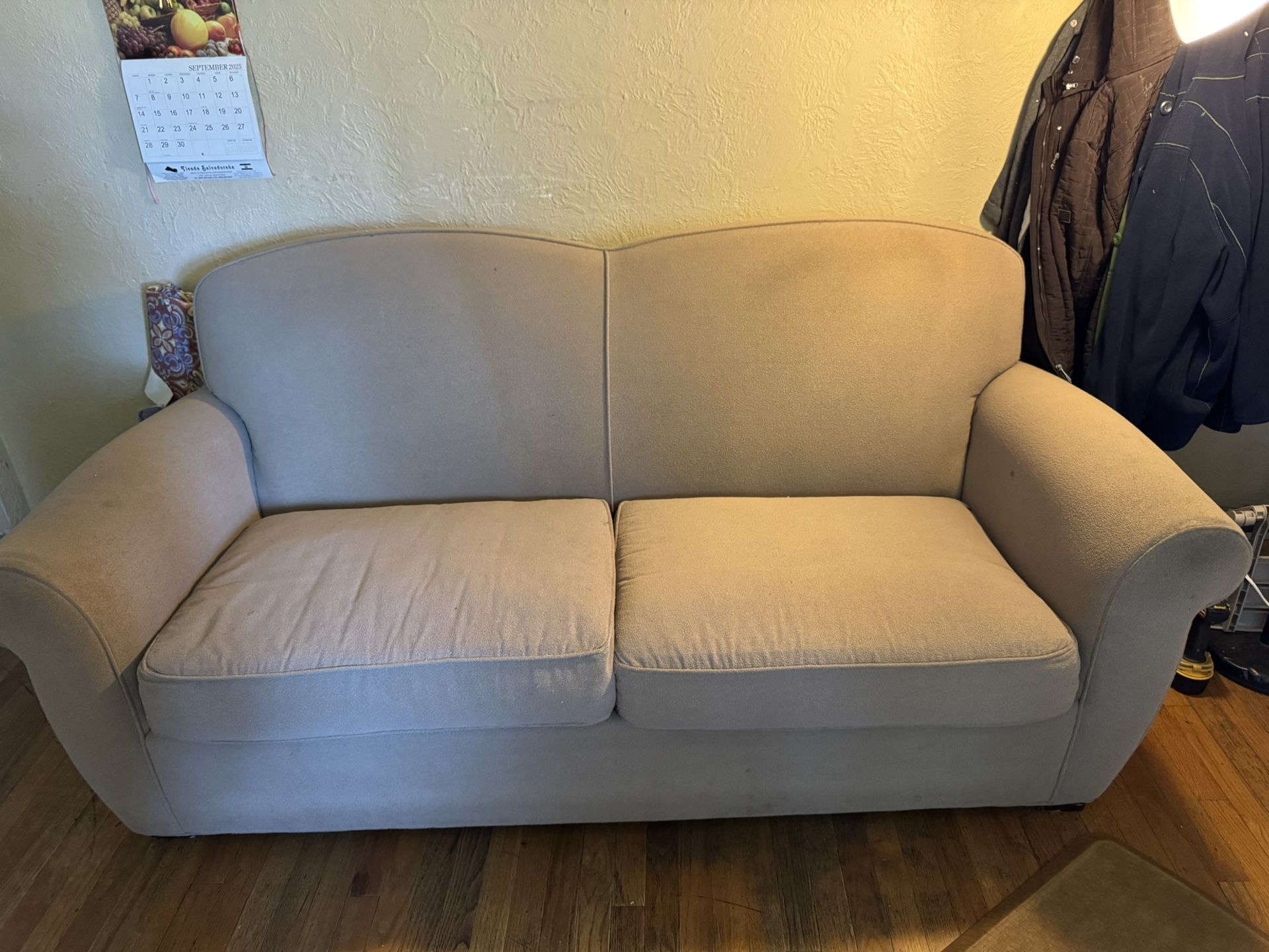 PULL OUT MATTRESS COUCH