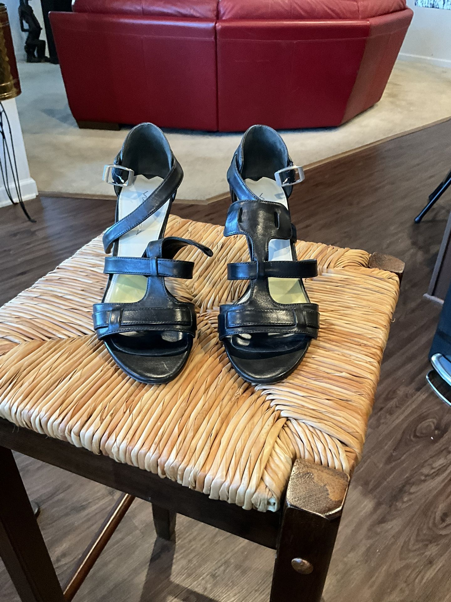 Via Spiga Elegant Black Strappy Sandals