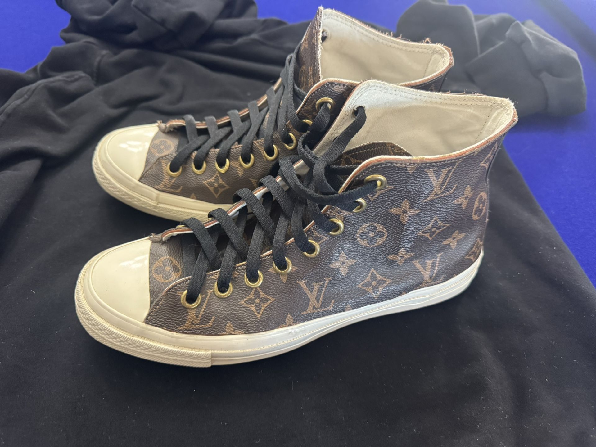 9.5 Men’s Converse 
