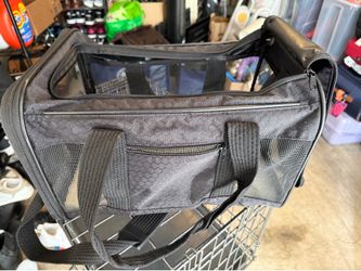 Like New - Sherpa Deluxe Travel Pet Carrier Black, Small