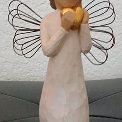 Willow Tree Angel Figurine Holding A Gold Heart 