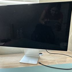  Apple Studio Display, Standard glass, Tilt adjustable stand