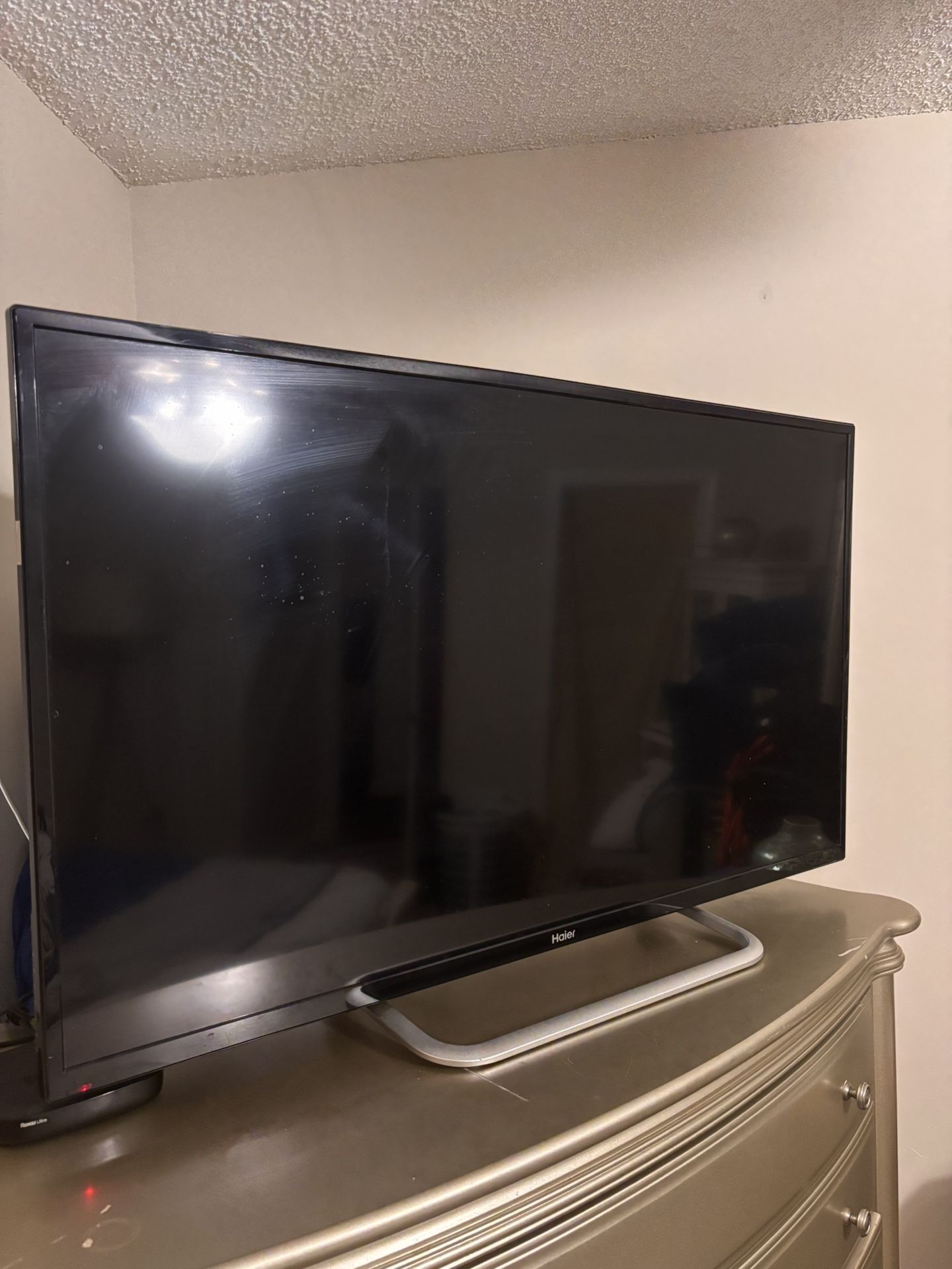 40” Haier Flat screen TV