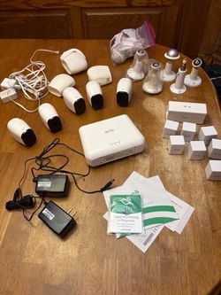 Arlo pro security camera system w/ 5 cameras,base,7 batteries & charger