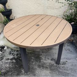 Outdoor Round Aluminum  Deck Table 