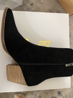 Size 6.5 Brand New $25