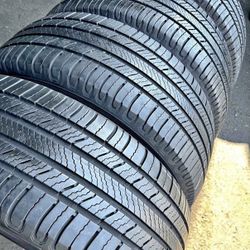 215/55/17 Vendo Un Set De Llantas Marca michelin Con Un 89% De Vida La 4