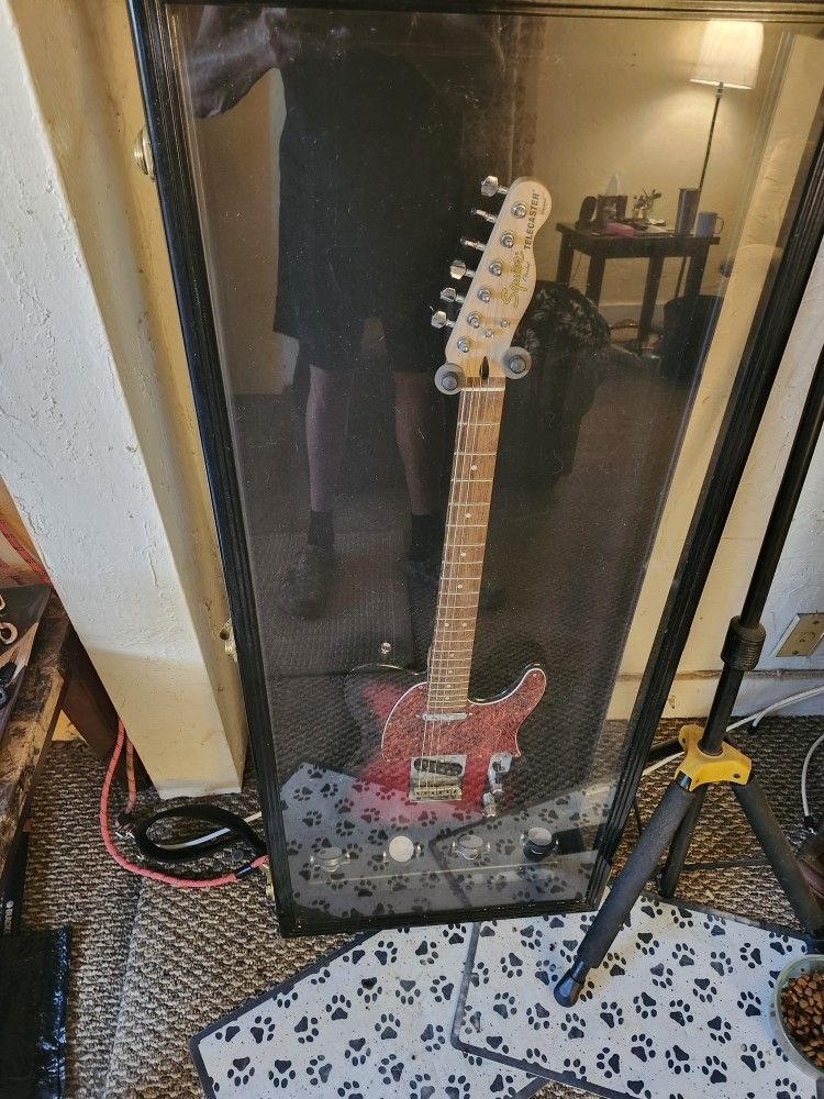 Nice Guitar Display Case. Great Shape. $50 OBO