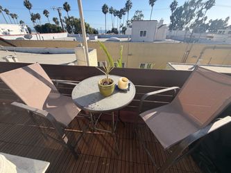 Round glass patio table and 2 stools