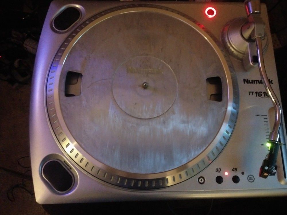 Numark TT1610 turntable