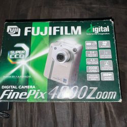 Vintage FujiFilm Digital Camera FinePix 4800Zoom