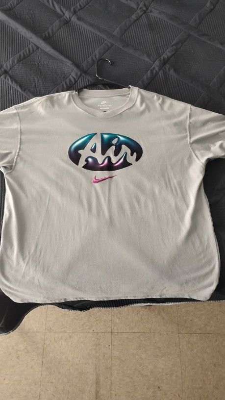 Brand New Without Tags Nike Loose Fit Tea Air Max