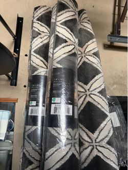 New 7’10” by 10’2” area rug
