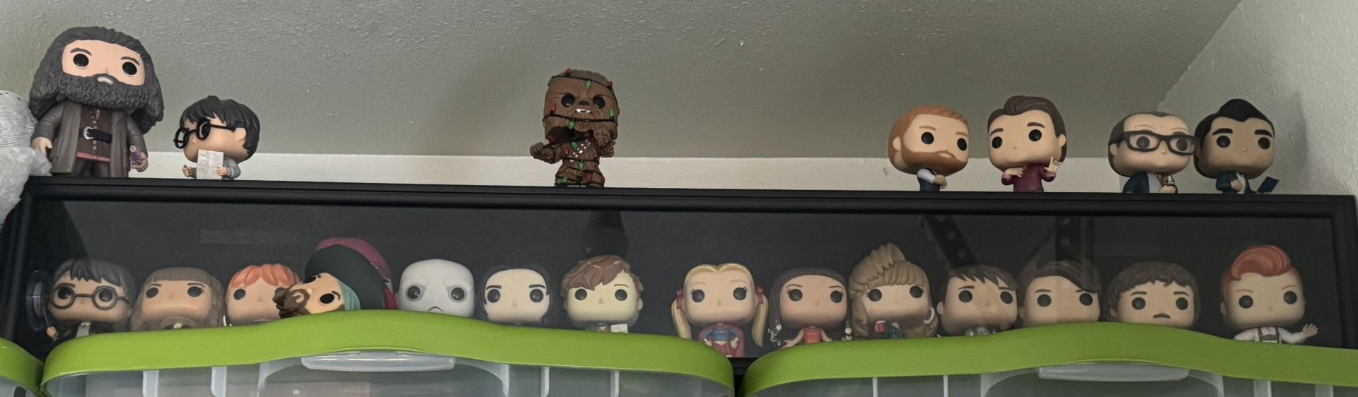 Funko Pop Figurines Plus Glass Case