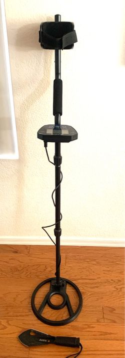 METAL DETECTOR WITH SHOVAL AND INSTRUCTIONS / BRAND NEW