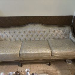 **FREE-STUFF**.  Complete Living Room Set-**FREE**