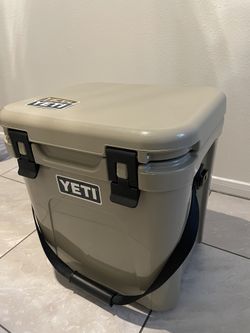 Yeti Roadie 24 Cooler (Tan)