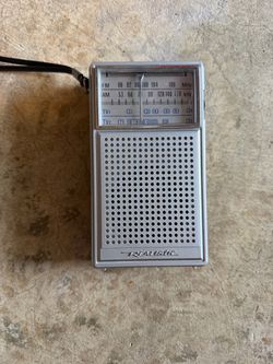 Realistic Portable AM/FM Transistor Radio