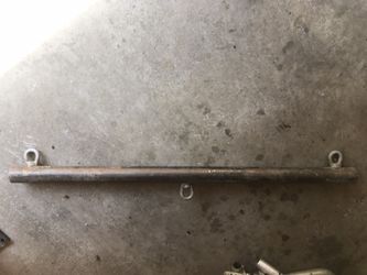 5’ width. Used to pull diesel engines or what ever you need