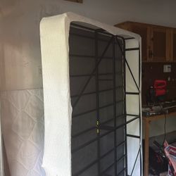 Free! Full Mattress With Topper And Platform Base 