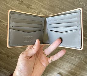 Louis Vuitton Multiple Wallet for Sale in Kerman, CA - OfferUp