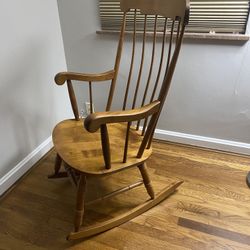 Vintage Nichols & Stone Rocking Chair Windsor-style – Solid Wood
