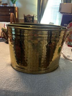 Hammered Gold Metal Magazine  Tub