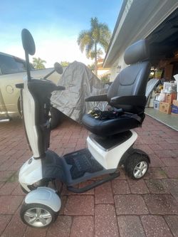 NEAR-NEW Avante Velira Glide Mobility Scooter – Low 30 Hours & Brand New Batteries!