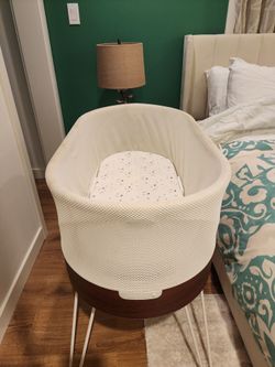 Snoo Bassinet and Swaddles