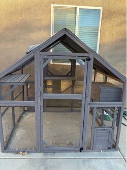 Outdoor cat catio