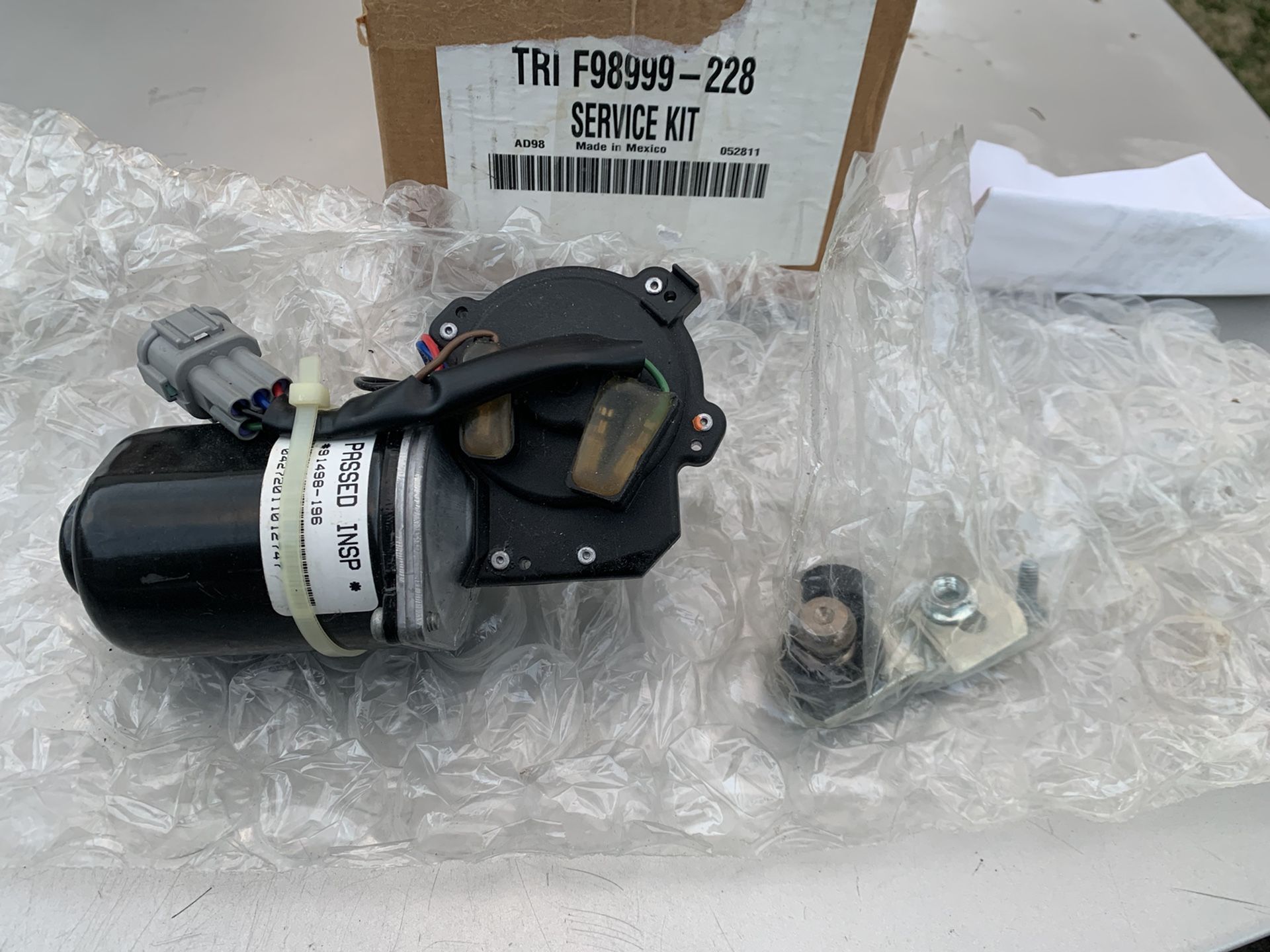 Brand New Windshield Wiper Motor For Freightliner Columbia.