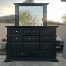 11 Drawer dresser In Matte Black 🖤