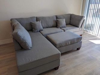 New  Sectional Couch with Ottoman! Free Delivery 🚚!