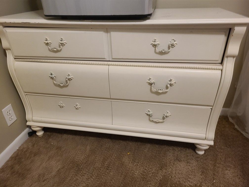 [THRU 12/28 PICKUP SALE $50] 3-piece Wooden Bedroom Furniture Set