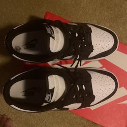 Nike Dunks Sz 9.5 Black And White