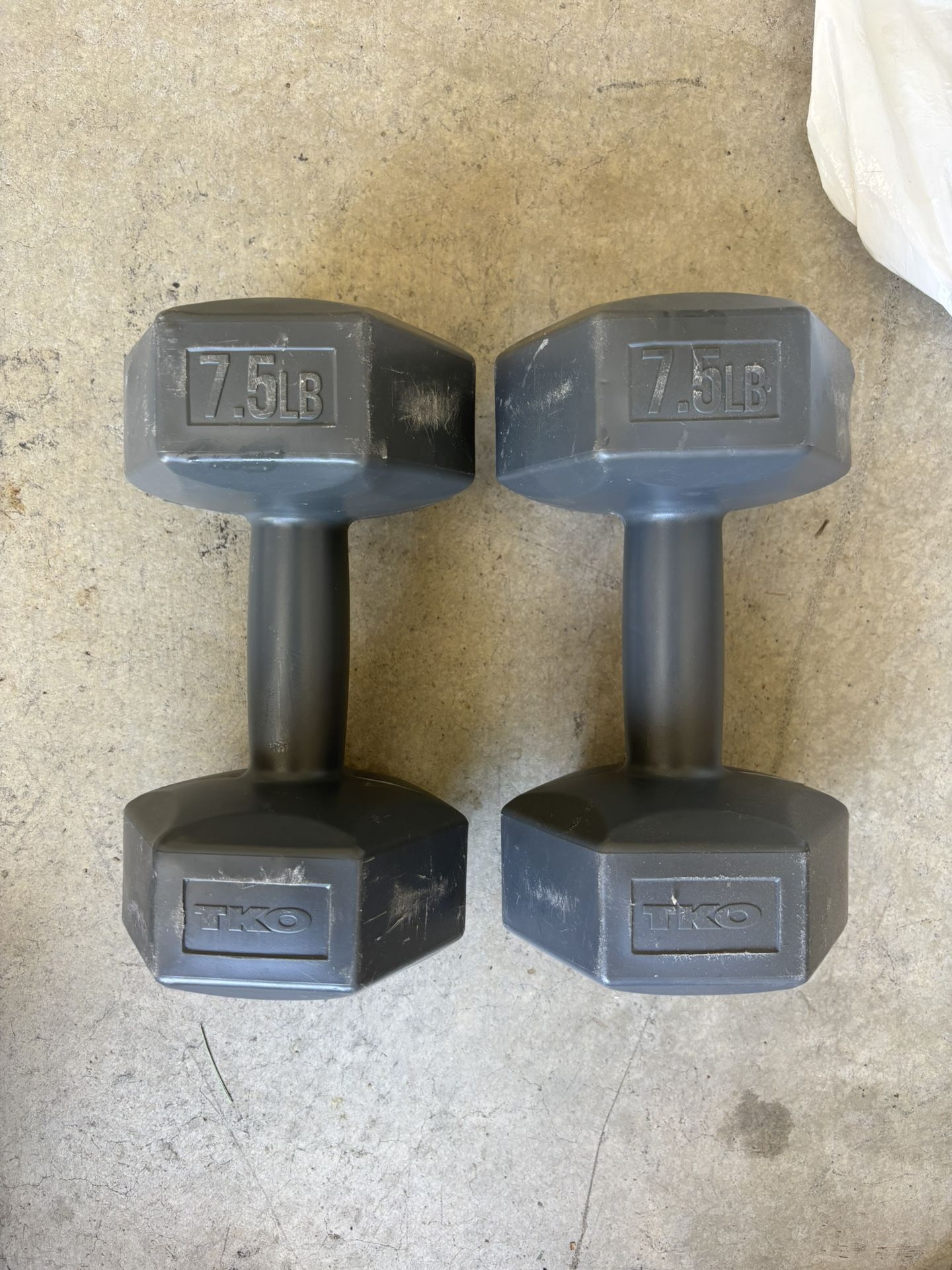 Plastic 7.5 Lb Dumbbell Pair