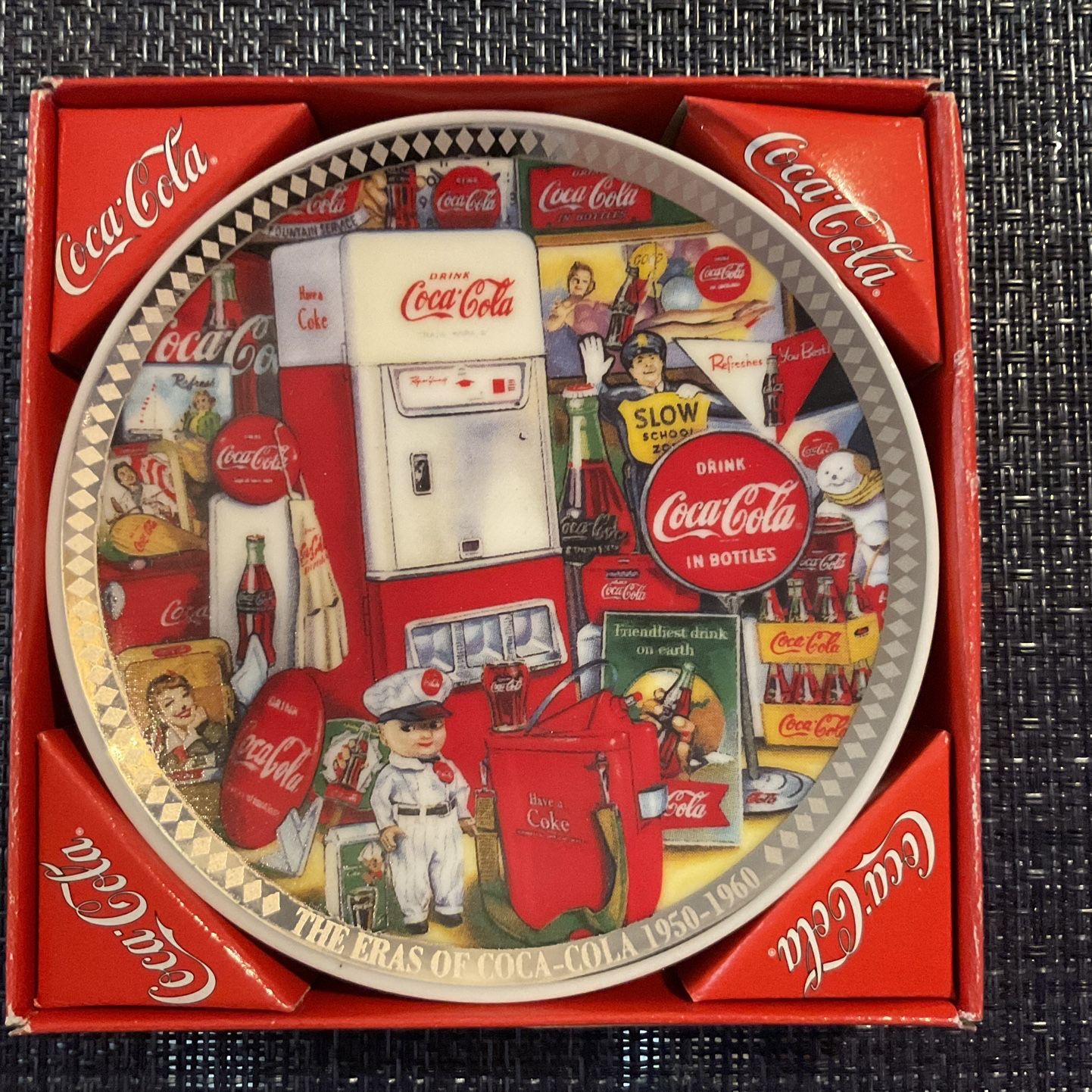 Coca-Cola Collector's Edition Mini Plate W/Easel for Sale in Las