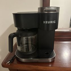 Keurig coffee maker with pot