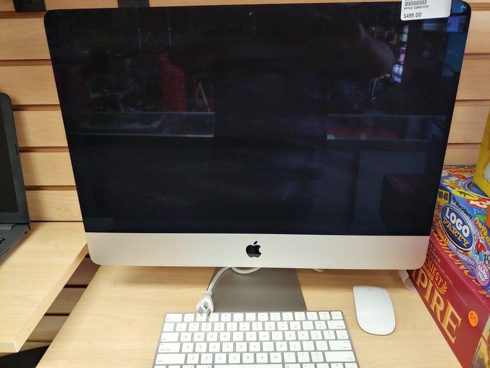 Apple iMac 21.5" All in One Desktop