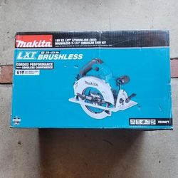 New Makita 18v X2 LXT 7 1/4 Circular Saw Kit. Includes (2) 5.0 Batteries and Double Charger. 