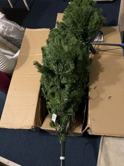 7,5 Ft Pre Lighted Christmas Tree
