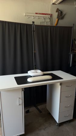 Nail Desk