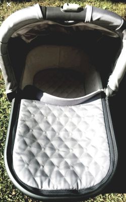 Uppa baby bassinet 100 obo