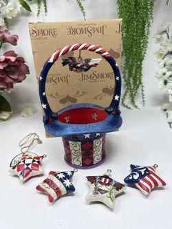 J12 Jim Shore Heartwood Creek Patriotic Basket With 5 Star Ornaments – 9” x 6” – Americana Collectio