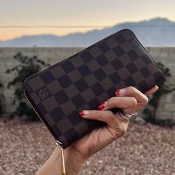 Louis Vuitton Zippy Wallet