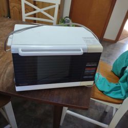Sharp Vintage Hot Stuff Browning Microwave R-4980W 1987