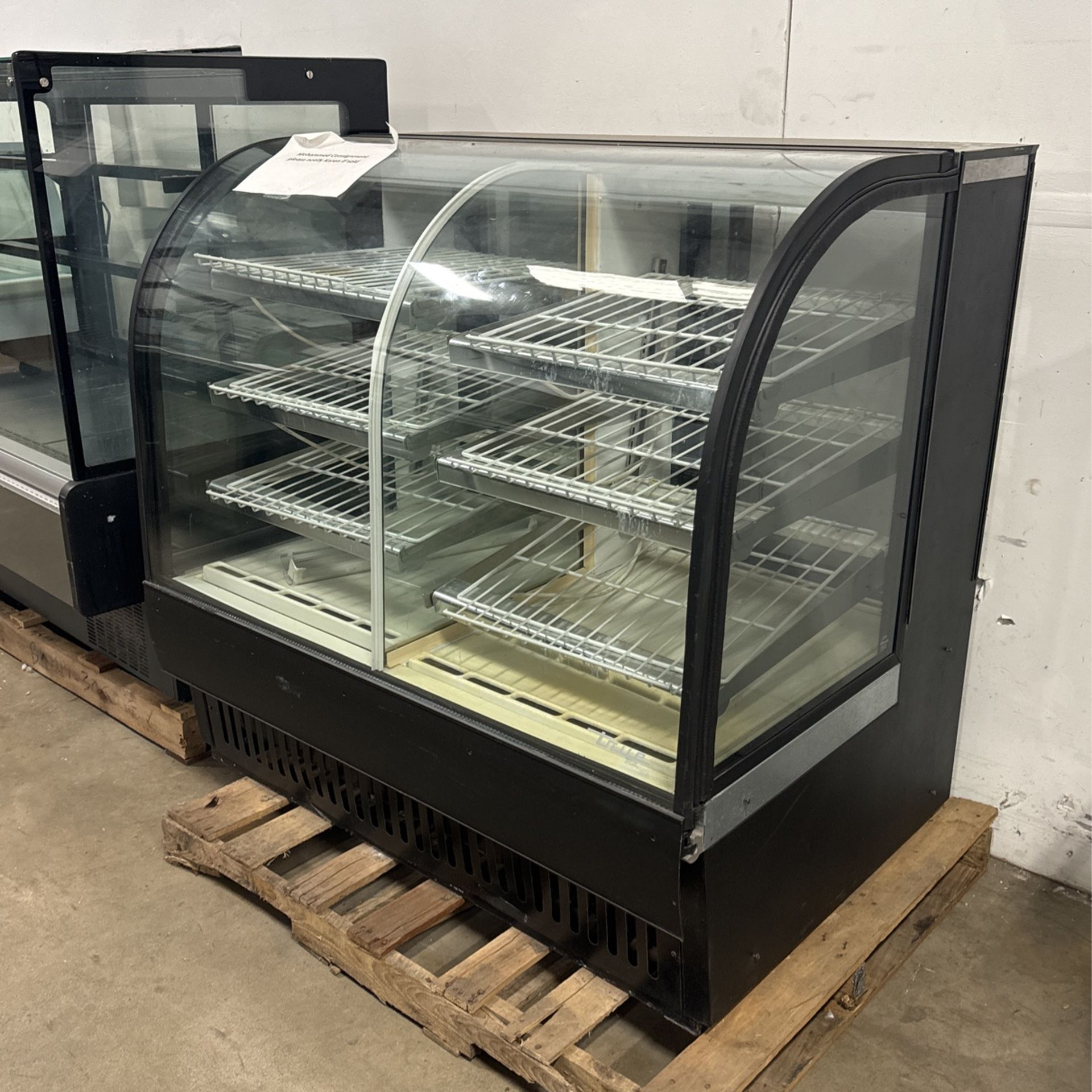 Refrigerated/ Dry Case
