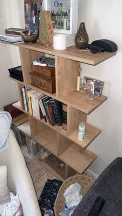 Wall book shelf