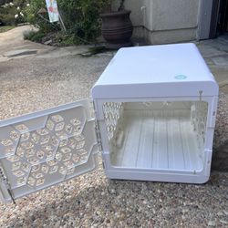 Dog Crate KindTail - Like new!