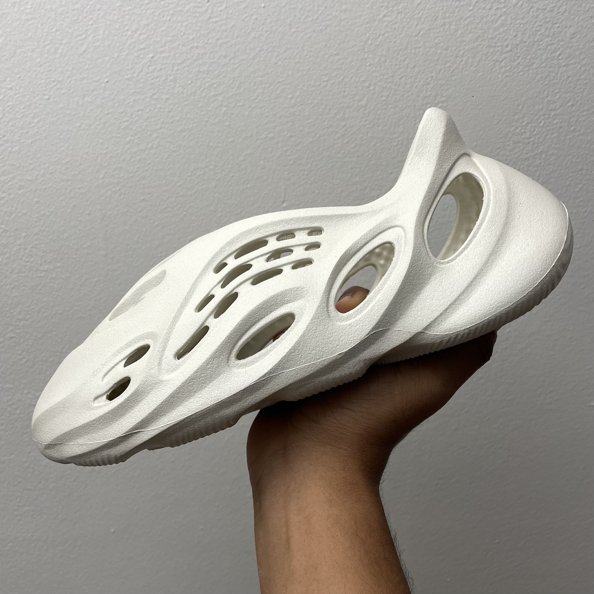 Size 9 adidas Yeezy Foam Runner Ararat G55486
